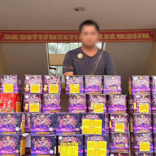 Bắt đối tượng mua bán trái phép gần 3 tạ pháo hoa nổ