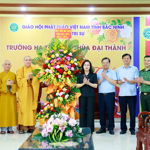 Lãnh đạo tỉnh Bắc Ninh thăm, chúc mừng các vị chức sắc Phật giáo nhân dịp Vu lan