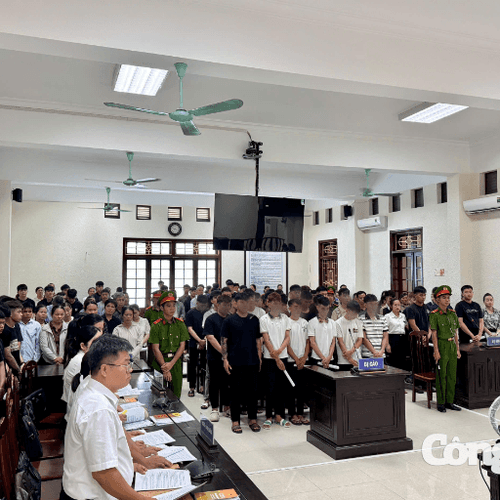 Radio pháp đình: Cuộc hẹn lúc 1 giờ sáng và cái giá phải trả
