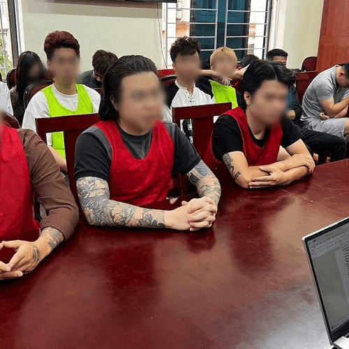 Khởi tố Phạm Tuấn - "đàn em" Khá Bảnh cùng 9 đối tượng