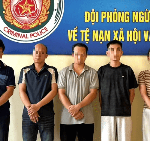 Sang Campuchia làm việc chuyển tiền, 2 người bị khởi tố về tội rửa tiền
