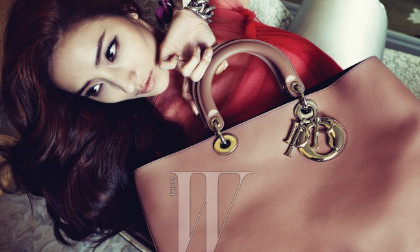 "Búp bê xứ Hàn" Han Chae Young kiêu sa bên túi hàng hiệu