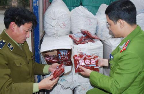 Bát nháo phiên chợ vùng biên viễn