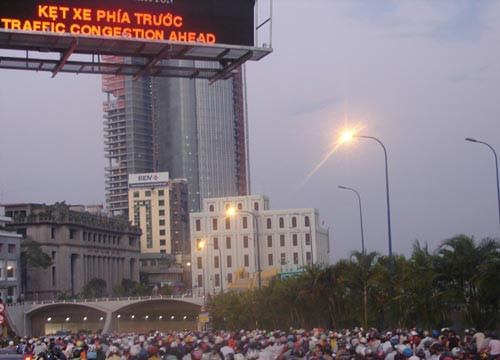 Hầm Thủ Thiêm ùn tắc nghiêm trọng