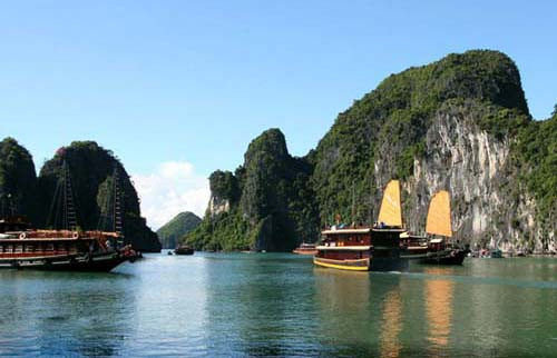 Học sinh, sinh viên cả nước đồng loạt bầu chọn cho Vịnh Hạ Long