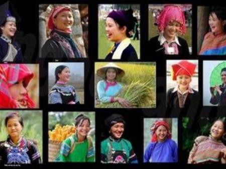 Lễ hội trình diễn trang phục 54 dân tộc Việt Nam