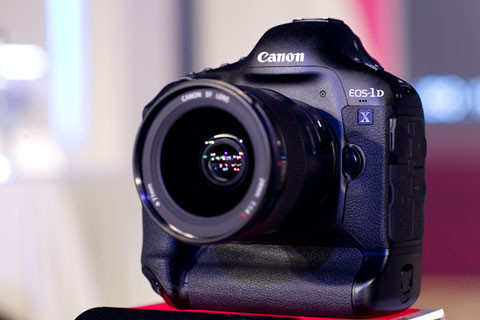 Mẫu DSLR cao cấp nhất của Canon bất ngờ xuất hiện ở VN