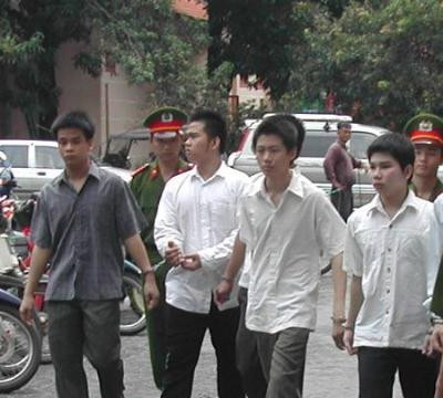 Nhóm trẻ mồ côi lập băng cướp “tốc độ”