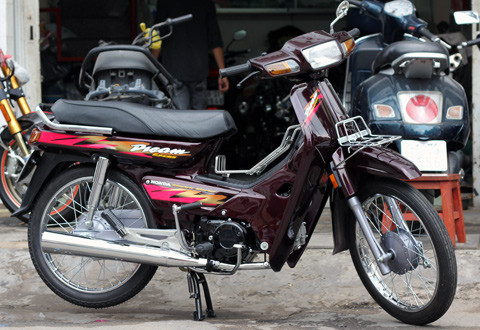 Phục chế Honda Dream 'lùn' ở Sài Gòn