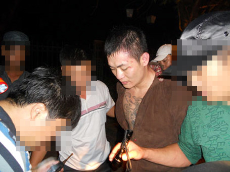 Tàng trữ ma túy, đánh lại Công an