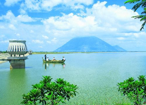 Tiềm ẩn nguy cơ ô nhiễm từ siêu dự án giữa lòng hồ Dầu Tiếng