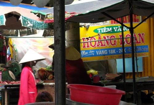 Tiệm vàng báo mất trộm hơn 100 lượng