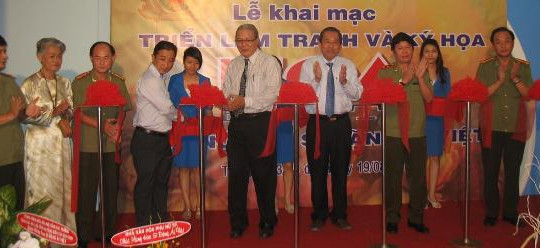 Triển lãm tranh và ký họa Mẹ VNAH với chủ đề “Hoa bất tử”