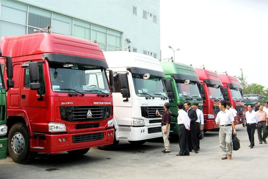 Hàng loạt phí giao thông đường bộ: Doanh nghiệp khó sống