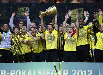 Chùm ảnh:  Dortmund bẻ nanh "hùm xám"  lên ngôi vô địch