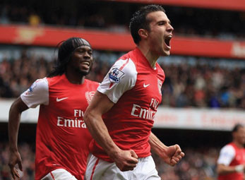 Barca có thực sự cần van Persie?