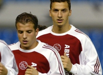 Van der Vaart đánh “rụng mặt” Ibrahimovic