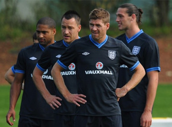Euro 2012 trước giờ G: Chờ bão đến