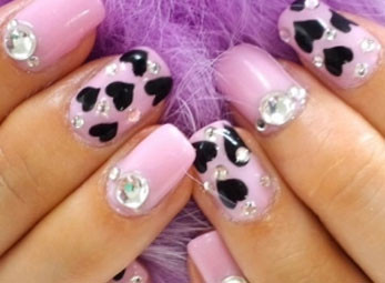 Mẫu nail nghệ thuật đáng để bạn thử trong mùa hè này
