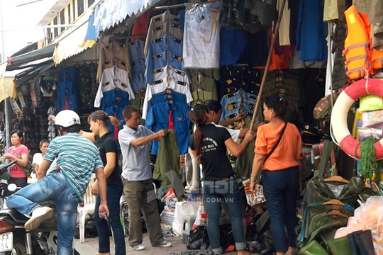 Thị trường quần áo quân dụng: Thật giả lẫn lộn