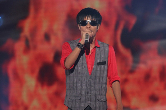 The Voice 2012: Thí sinh khiếm thị "đốt cháy" sân khấu với ca khúc rock