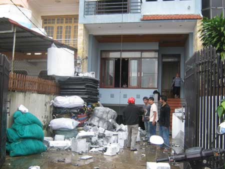 Quảng  Bình: Bà hỏa ghé thăm nhà dân