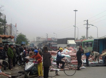 Hà Tĩnh: Xe lật một người bị thương nặng