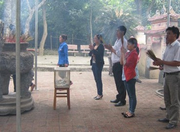 Ngày xuân viếng đền thờ Thánh Mẫu Liễu Hạnh