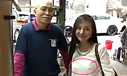 Can Lộ Lộ "thả rông ngực" đi mua sắm ở Hồng Kông