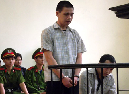 Giang hồ 'cộm cán' dùng súng truy sát như phim hành động