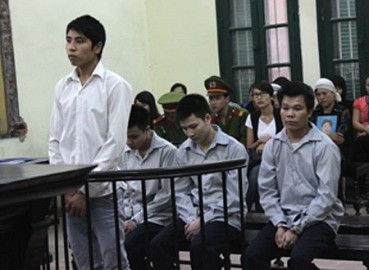 Đánh chết người vì mâu thuẫn lối đi chung