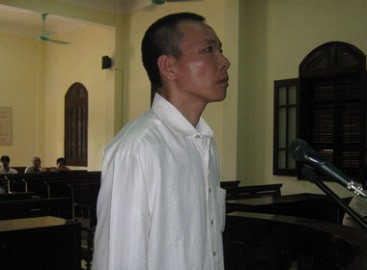 Cầm rựa hạ sát hàng xóm vì nghi trộm... rơm