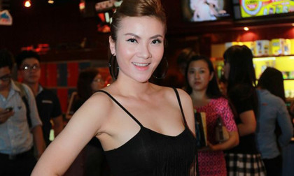 Yến Nhi diện áo 2 dây đi xem "Gatsby Đại gia"