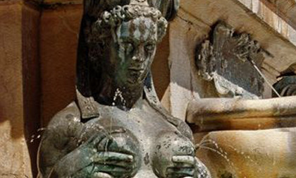 "Ngượng chín mặt" với những đài phun nước lộ điểm "nhạy cảm"