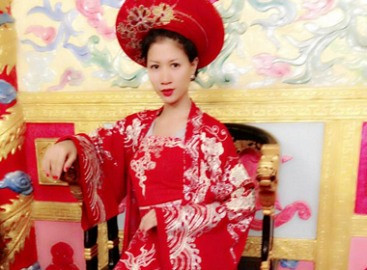 Trang Trần hóa Nam Phương Hoàng Hậu đẹp kiêu sa