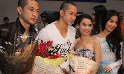 Sao Việt "đội mưa" đi đón anh em sinh ba gốc Việt