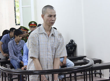"Thiêu sống" người tình bằng dầu và mùn cưa