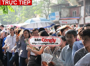Trực tiếp: Biển người ken kín phố Hàn Thuyên chờ viếng Đại tướng