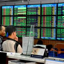 Nhịp đập Thị trường 21/11: Ồ ạt xả hàng, thanh khoản vượt 3,000 tỷ