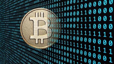 Bitcoin có giá ngang ngửa vàng khi vọt lên kỷ lục trên 1,200 USD