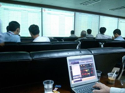 Vietstock Daily 06/12: Phân kỳ giá xuống của MACD liệu có đáng lo?