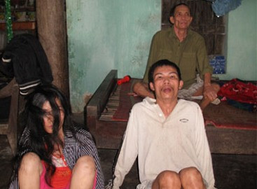 “Đồng đội ơi, cứu với”