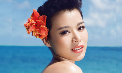 Hồ Hạnh Nhi vai trần sexy trên biển