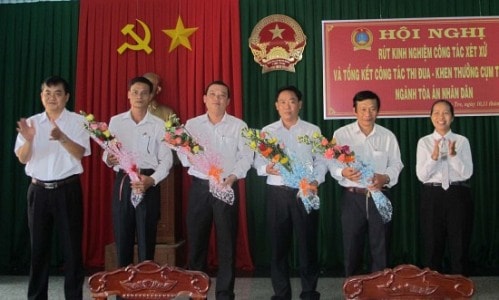 Cụm thi đua số V ngành TAND: Bốn đơn vị TAND xuất sắc được đề nghị tặng  Cờ thi đua Chính phủ