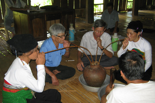 Người thầy giáo lưu giữ hồn chữ Thái