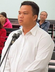 Pha vụt dùi cui của Công an viên lãnh 9 tháng tù
