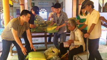 Hỗ trợ các đối tượng chính sách và hộ nghèo đón Tết