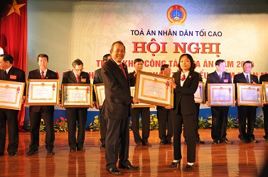 Năm 2014, TAND các cấp cần tích cực triển khai Quy chế thi tuyển danh hiệu “Thẩm phán giỏi” và xét tặng danh hiệu “Thẩm phán tiêu biểu”, “Thẩm phán mẫu mực”