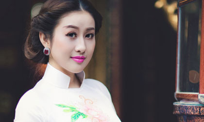 Mc Kim Trang đẹp phúc hậu và thuần khiết nơi cửa chùa đầu xuân