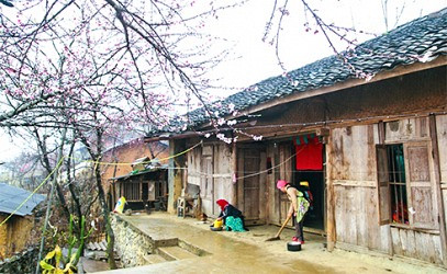 Ngôi nhà đất của dân tộc Mông